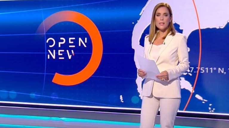 Εύα Αντωνοπούλου: Ντυμένη στα λευκά στο πρώτο της δελτίο ειδήσεων του Open, μετά από 14 χρόνια στον ΣΚΑΪ [Βίντεο]