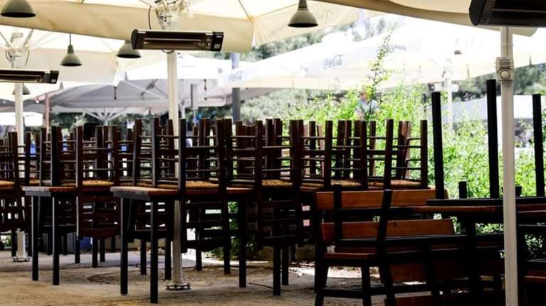 Κορονοϊός: Τι μέτρα θα περιλαμβάνει πιθανό lockdown στην Αττική - Κλείνουν σχολεία και μαγαζιά εστίασης [Βίντεο]