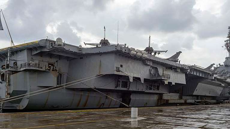 Στο λιμάνι της Λεμεσού το &quot;Σαρλ Ντε Γκωλ&quot; - Δείτε τις εντυπωσιακές φωτογραφίες