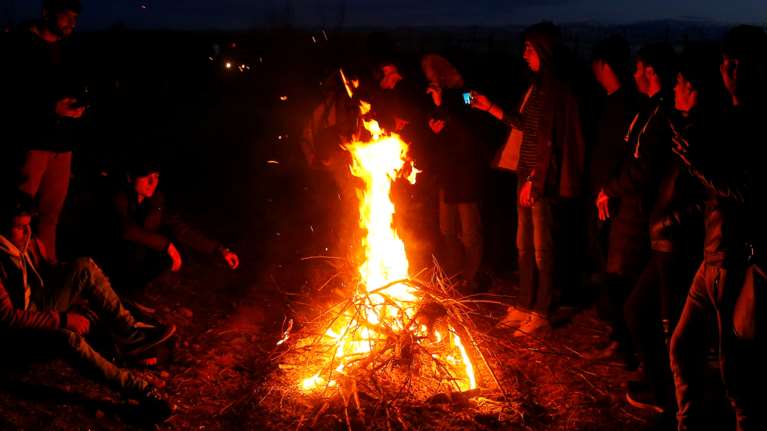 Έβρος: &quot;Έφοδος&quot; μεταναστών για να σπάσουν το μπλόκο - Η ΕΛ.ΑΣ απάντησε με δακρυγόνα