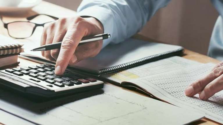 Αυτοί δηλώνουν ετήσιο εισόδημα έως 5000 ευρώ - Εντοπίζονται εκεί που είναι πιο εύκολο να κρύψει κανείς χρήματα [πίνακας]