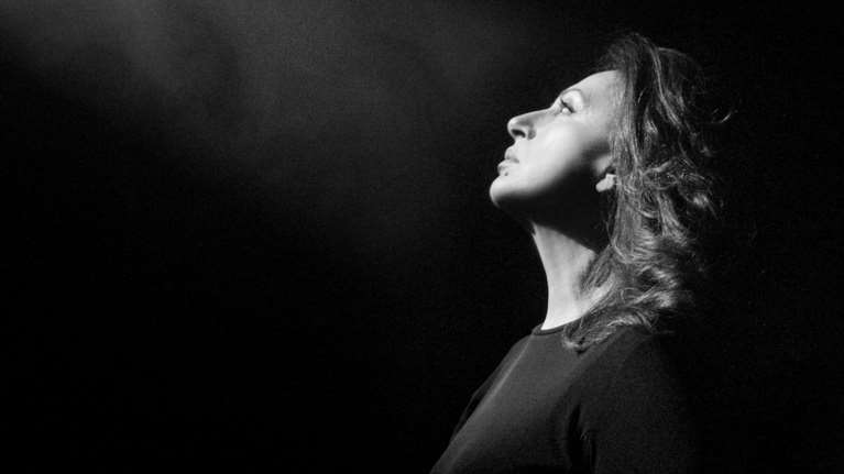 Το αντίο της Χαρούλας Αλεξίου στο τραγούδι: &quot;Μπορεί να σαμποτάρισα και εγώ τη φωνή μου&quot;