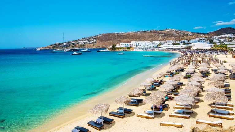 Στο ΣτΕ οι τιμές ενοικίασης παραλιών της Μυκόνου που αυξήθηκαν 65% - 400%