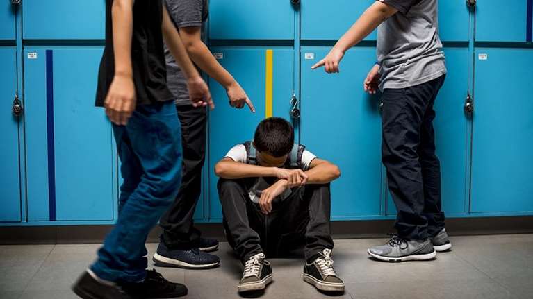 Ξεσπά η μητέρα του Βαγγέλη Γιακουμάκη για την έξαρση bullying- &quot;Δικαστήκαμε σε ισόβιο πόνο&quot;- Ένα στα τρία παιδιά θύμα