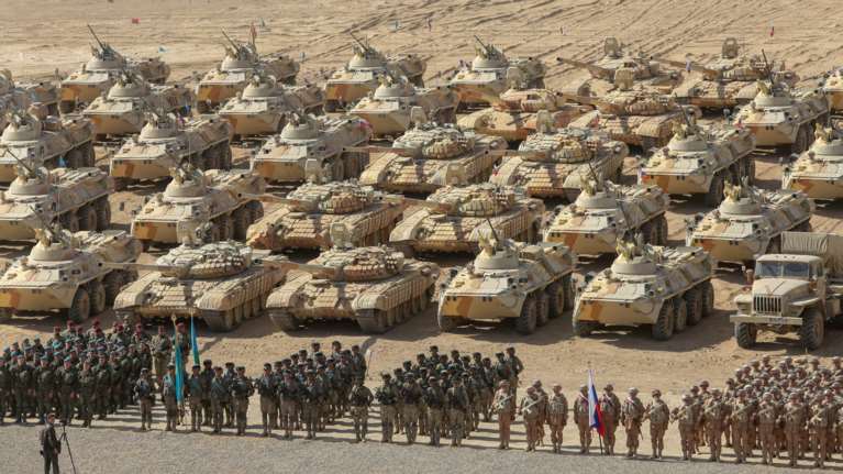 Ρωσία: Τιμωρεί με φυλάκιση έως 15 ετών όσους δημοσιεύουν fake news για τον στρατό