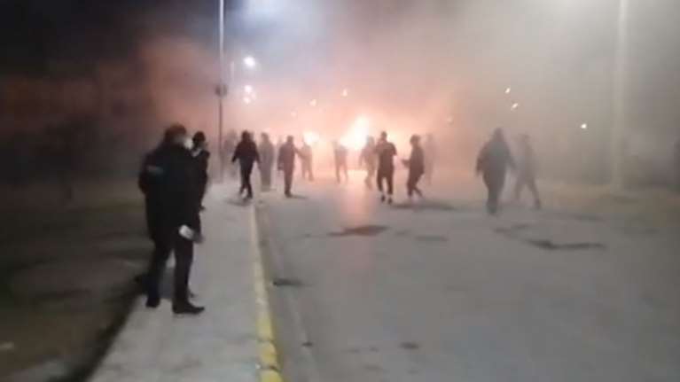 Ασπρόπυργος: Ρομά χτύπησαν οδηγό και τον πέταξαν έξω από το αυτοκίνητό του - Το πήραν και εξαφανίστηκαν