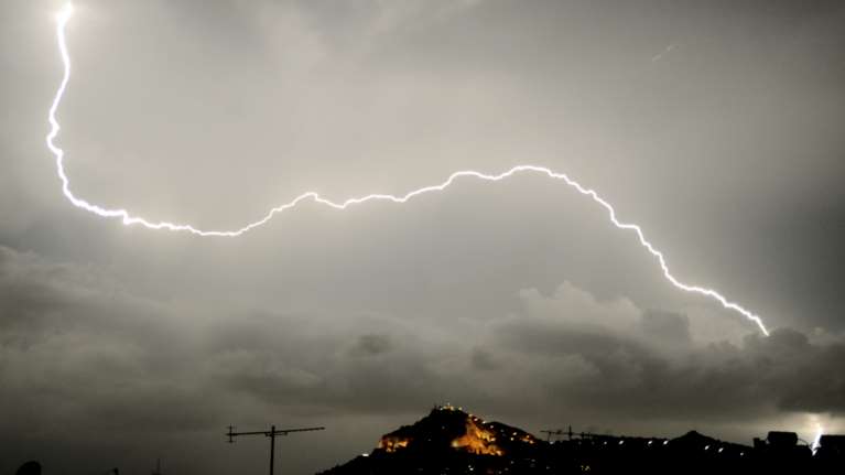 Μαρουσάκης: Λαίλαπα κεραυνών πλήττει το Αιγαίο - Ερχεται νέο κύμα κακοκαιρίας το Σαββατοκύριακο