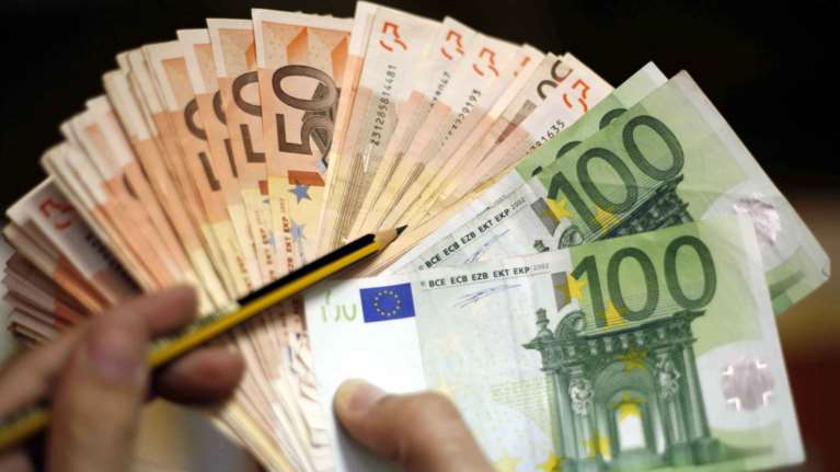 Τα 8 μέτρα &quot;ανάσα&quot; σε αριθμούς: Πόσα κερδίζετε από την αύξηση του αφορολόγητου και τη μείωση φορολογίας και ΕΝΦΙΑ