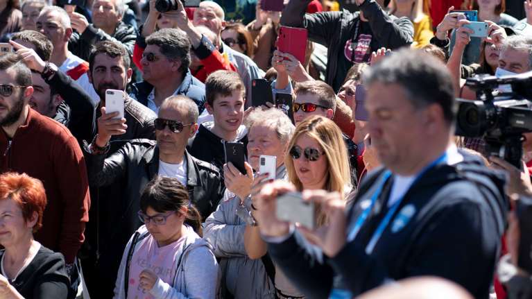 Αδιόρθωτοι: Πλήθος κόσμου αψήφησε τα μέτρα για τον κορονοϊό... για να δει τον Τζέραλντ Μπάτλερ