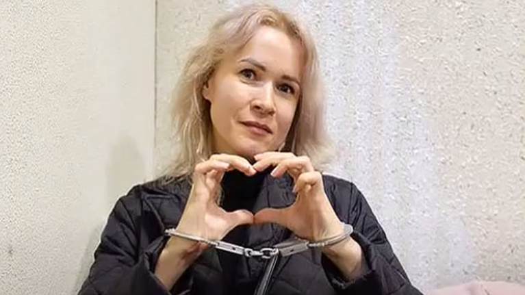 Ρωσία: Κατηγόρησαν δημοσιογράφο για fake news και την έκλεισαν σε ψυχιατρείο