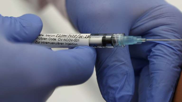 Κορονοϊός: Ευχάριστα νέα για το πολυπόθητο εμβόλιο - Οι δόσεις του Δεκεμβρίου και οι θετικές δοκιμές από τη Ρωσία