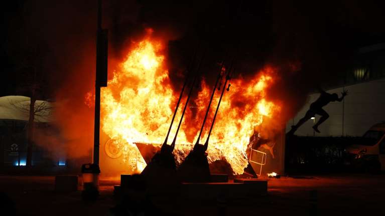 Μάντσεστερ: Φωτιά έξω από το γήπεδο του Σίτι - Μπριζ - Εκκενώθηκε η κεντρική εξέδρα του "Ετιχαντ" [βίντεο - εικόνες]