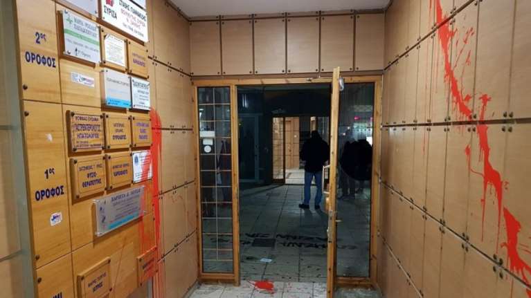 Θεσσαλονίκη: Επίθεση για τον Κουφοντίνα με μπογιές και τρικάκια στην οικία δικαστικού