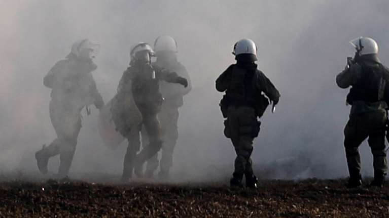 Βίντεο ντοκουμέντα από τον Έβρο: Τούρκοι εκτοξεύουν χημικά εναντίον των Ελλήνων