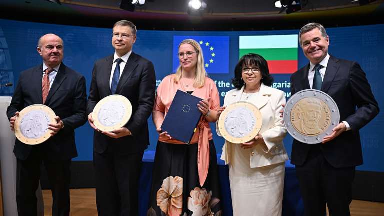 Βουλγαρία: Στην ευρωζώνη η χώρα από την 1η Ιανουαρίου 2026 - Με ισοτιμία 1,955 λέβα για 1 ευρώ