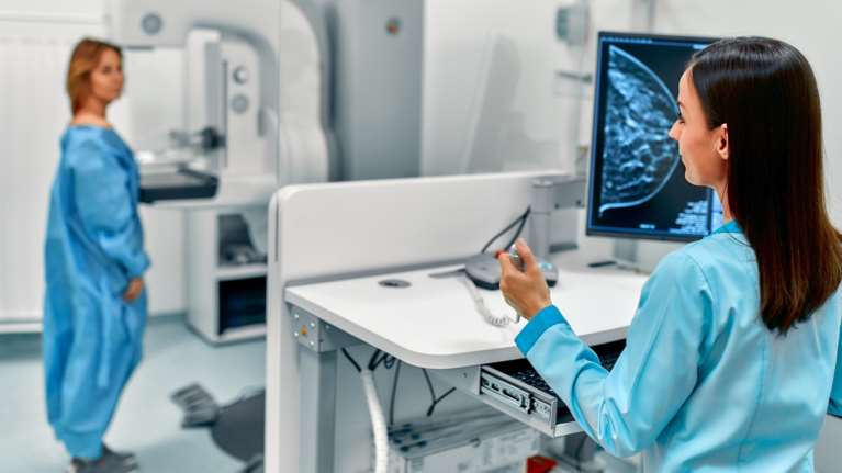 Πώς 2.500 γυναίκες στην Ελλάδα πρόλαβαν τον καρκίνο του μαστού - Μεγάλη απήχηση του προγράμματος &quot;Φώφη Γεννηματά&quot;