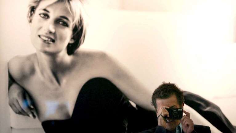 "Αγαπητέ μου Τίνο": Οι σόκιν επιστολές της Νταϊάνα στον τέως βασιλιά Κωνσταντίνο [εικόνες]