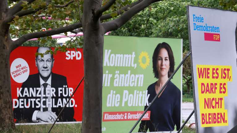 Γερμανικές εκλογές: Στα όρια του στατιστικού λάθους η διαφορά SPD-CDU στην πιο αμφίρροπη αναμέτρηση