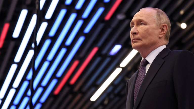 Politico: Γιατί ο Πούτιν δεν θα τερματίσει τον πόλεμό του εναντίον της Δύσης