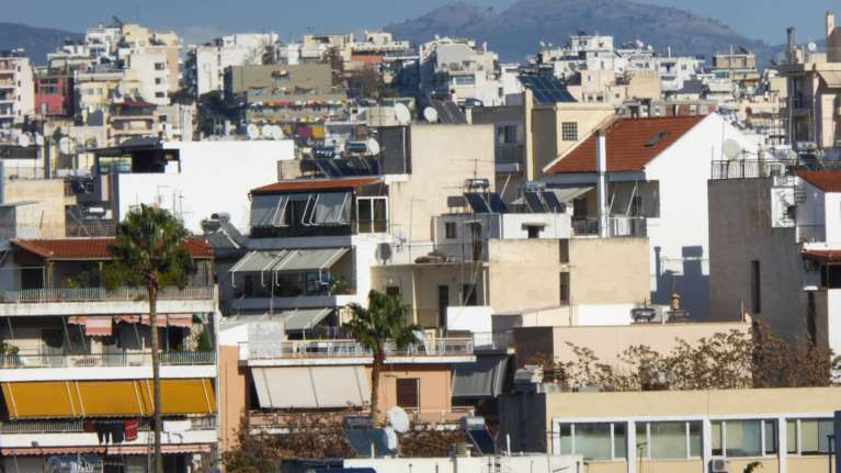 Ο Μητσοτάκης, ο Τσίπρας και οι φόροι στα ακίνητα