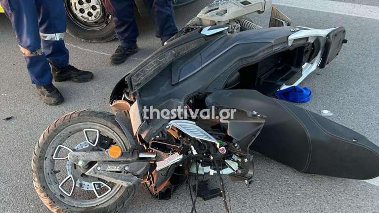 Τραγωδία στη Θεσσαλονίκη: Νεκρή 46χρονη σε τροχαίο - Έπεσε με τη μηχανή της σε μπάρες [εικόνες]