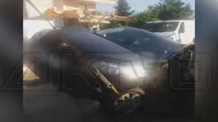 Σέρρες: Τρόμος για γυναίκα οδηγό - Δρόμος άνοιξε και την &quot;κατάπιε&quot; [βίντεο]