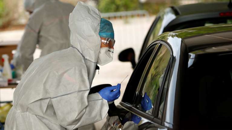 Κορονοϊός - Γαλλία: Σε κατάσταση έκτακτης ανάγκης η χώρα - Απαγόρευση κυκλοφορίας ανακοίνωσε ο Μακρόν