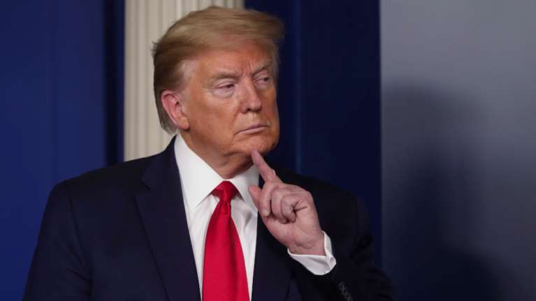 &quot;O Τραμπ με έδιωξε γιατί εναντιώθηκα στη χλωροκίνη&quot;, καταγγέλλει διευθυντής της υπηρεσίας φαρμάκων