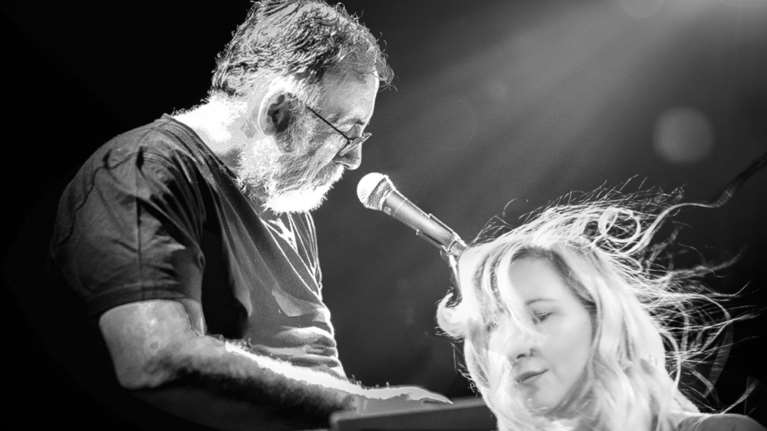 Κήπος: 11 Ιουνίου "Αφιέρωμα στον Θάνο Μικρούτσικο" με την Ρίτα Αντωνοπούλου και τους Ρεβάνς [βίντεο]