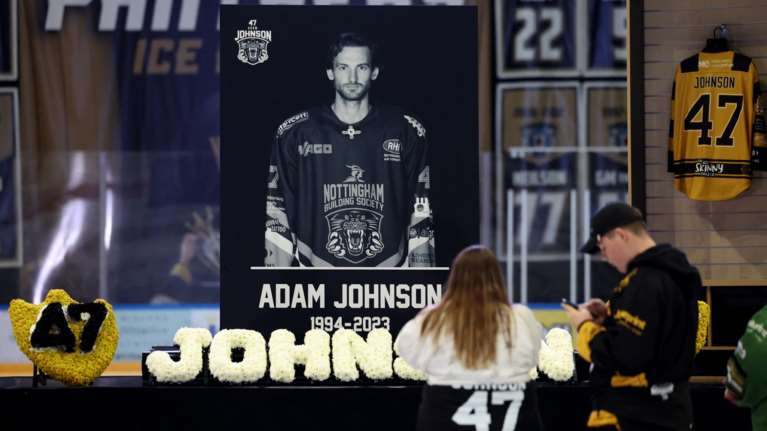 Βρετανία: Συνελήφθη ο Ματ Πέτγκρεϊβ για τον τραγικό θάνατο του Άνταμ Τζόνσον, σε αγώνα χόκεϊ