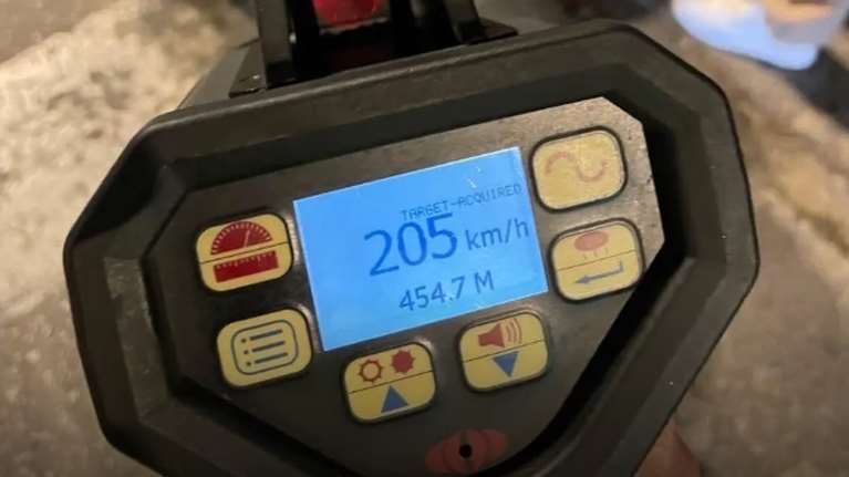 Ετρεχε με 205 χλμ/ώρα στη Βουλιαγμένης - Συνελήφθη ο 35χρονος οδηγός μηχανής στην Αργυρούπολη