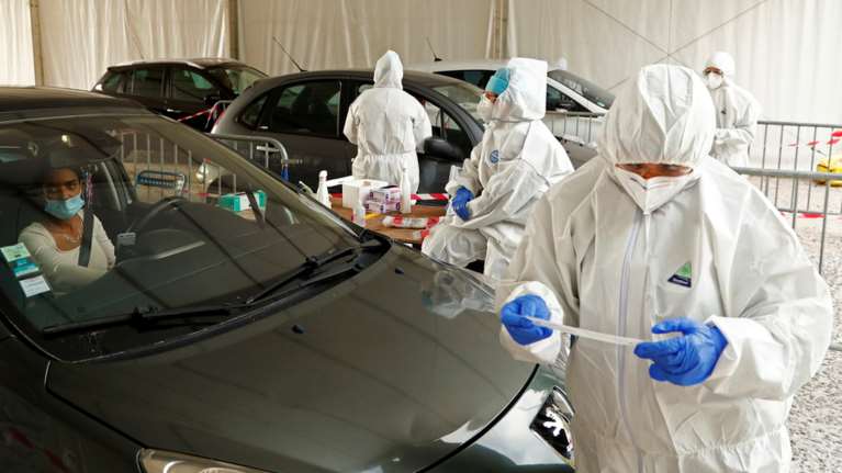 Ο κορονοϊός &quot;χτυπά&quot; αλύπητα τη Γαλλία: Θλιβερό ρεκόρ με πάνω από 30.000 κρούσματα σε μια μέρα