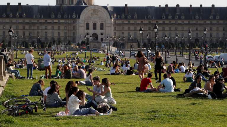 Νέο lockdown ενός μήνα στη Γαλλία: Κλείνουν τα σχολεία - Απαγόρευση κυκλοφορίας από τις 7