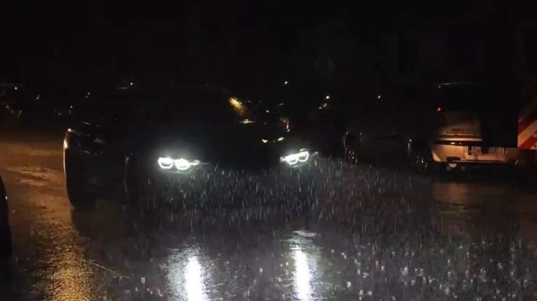 Αρχισαν πάλι οι καταιγίδες στην Αττική - Σε ποιες περιοχές βρέχει πολύ έντονα [βίντεο]