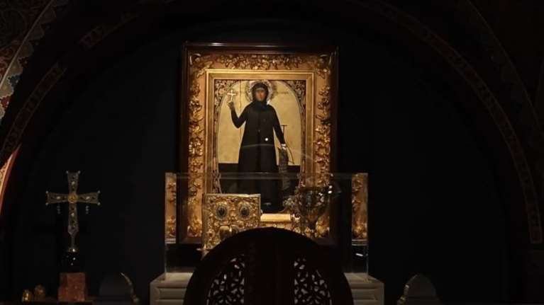 Στο φως ο κρυμμένος &quot;θησαυρός&quot; της Μητρόπολης Αθηνών- Από τους θρόνους των βασιλέων έως τα άμφια του Χριστόδουλου [βίντεο]