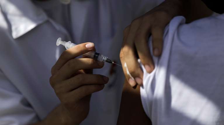 Σέρρες: 60χρονος εμβολιάστηκε στο σπίτι του και 2 ώρες μετά πέθανε - Δεν ευθύνεται το εμβόλιο ξεκαθαρίζει ο ιατροδικαστής