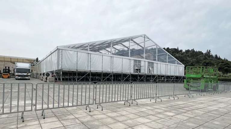 &quot;Φρένο&quot; στην τεράστια μεταλλική κατασκευή μπροστά στο Καλλιμάρμαρο: Εντολή Μενδώνη για διακοπή εργασιών