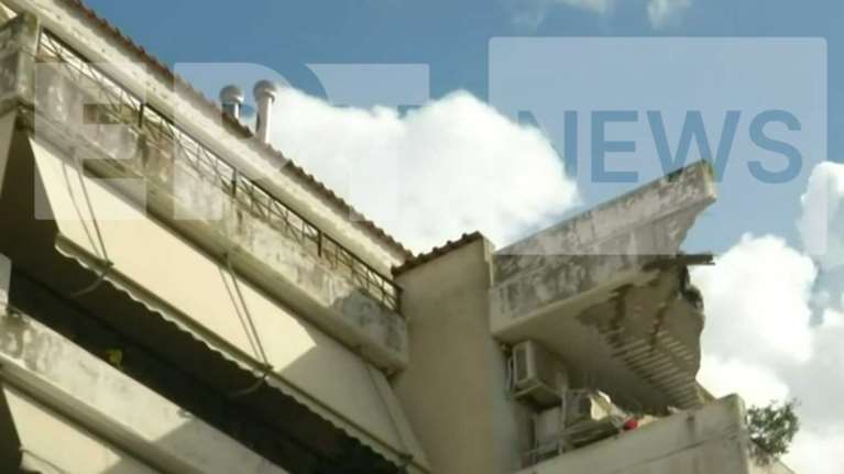 Κατέρρευσε μπαλκόνι πολυώροφης πολυκατοικίας στο Χαλάνδρι – Εκκενώθηκε  το κτίριο [εικόνες - βίντεο]