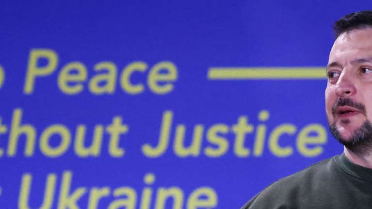 "Βόμβα" από Ζελένσκι: Είμαι πρόθυμος να παραιτηθώ από την προεδρία - Για την ειρήνη, ή την ένταξη στο ΝΑΤΟ