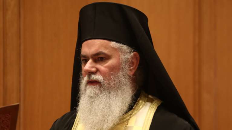 Μητροπολίτης Καλαβρύτων για τεκνοθεσία από ομόφυλα ζευγάρια: Θέλουν να τελειώσουν το DNA του Έλληνα