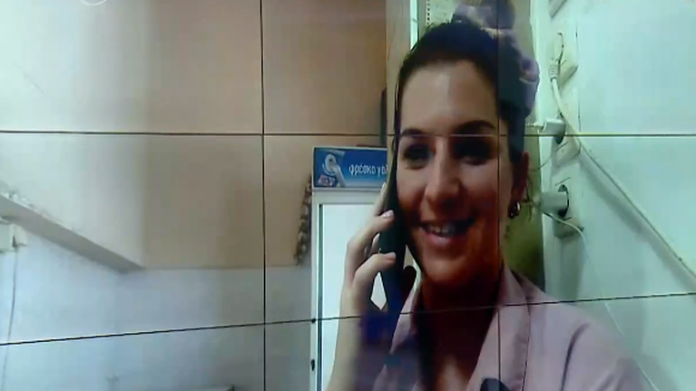 Ελασσόνα: Συγκλονίζει η οδηγός που έσωσε το μωρό από τον δρόμο - &quot;Έτρεξα και το πήρα αγκαλιά&quot; [Βίντεο]