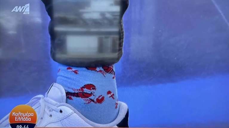 Κάλτσες με... αστακούς: Η τρολ εμφάνιση του Στέφανου Κασσελάκη στo "Καλημέρα Ελλάδα" πριν μπει φαντάρος
