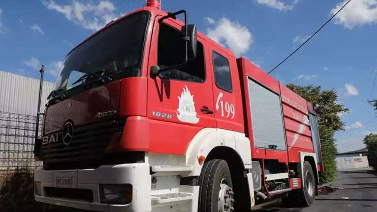 Φωτιά σε εργοστάσιο λιπασμάτων στον Ασπρόπυργο - Μήνυμα 112 για καπνούς - Καίγεται δεξαμενή με νιτρικό οξύ