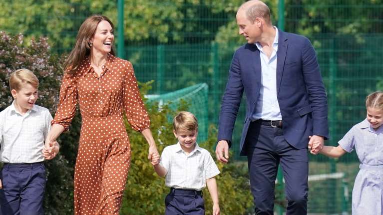 "Είμαι ok μπαμπά": Ο ανεξάρτητος πρίγκιπας Λούις απέκρουσε το χέρι του πατέρα του ενώ τον πήγαινε στο σχολείο