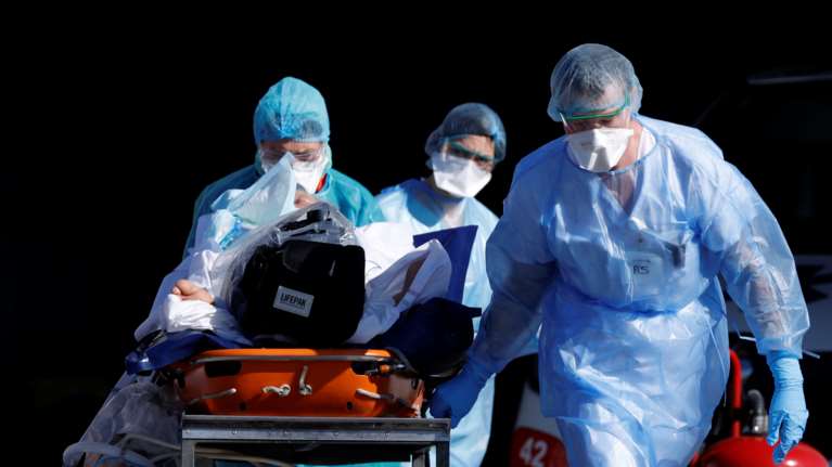 Θερίζει ο κορονοϊός στη Γαλλία: 642 θάνατοι το τελευταίο εικοσιτετράωρο