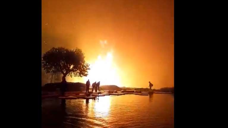 Φωτιά στο Κρανίδι: Τρομακτικό βίντεο μέσα από το φλεγόμενο 5άστερο ξενοδοχείο Amanzoe [εικόνες]