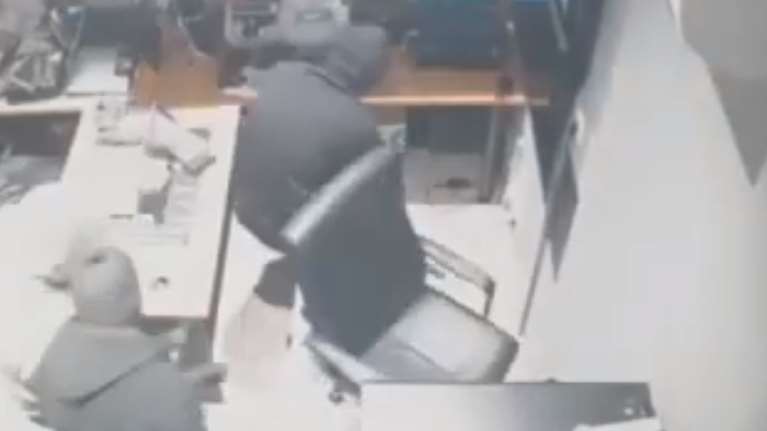 Καρέ - καρέ η δράση της σπείρας που "ξήλωνε" χρηματοκιβώτια και "χτυπούσε" ΑΤΜ στην Αττική (βίντεο ντοκουμέντα)