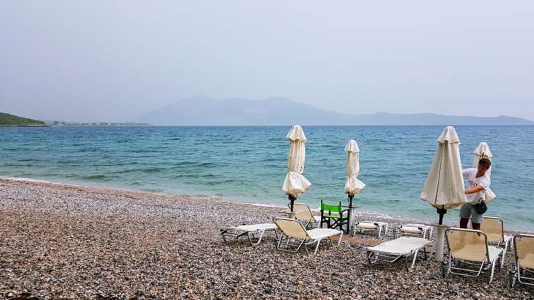 Καιρός: Εως 31 βαθμούς ο υδράργυρος σήμερα - Πού θα εκδηλωθούν καταιγίδες