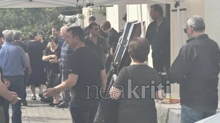 Ρέθυμνο: Βαρύ πένθος στην κηδεία του 87χρονου και της συζύγου του - Τη σκότωσε μέσα στο νοσοκομείο [εικόνες]