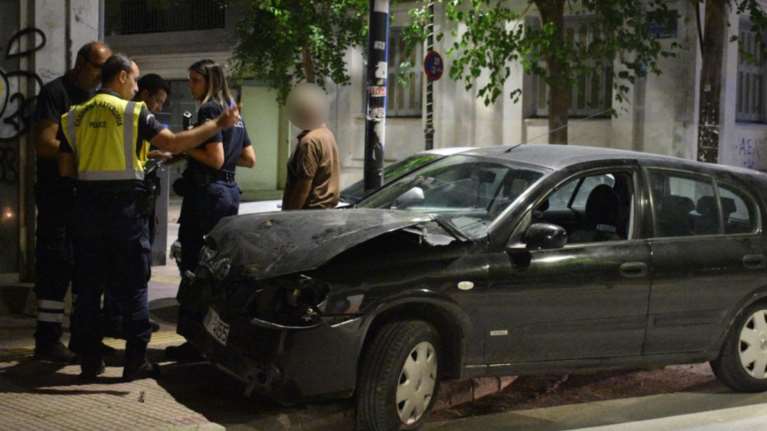 Σοβαρό τροχαίο στη Λάρισα – Στο νοσοκομείο μία μητέρα και το παιδί της [εικόνες]